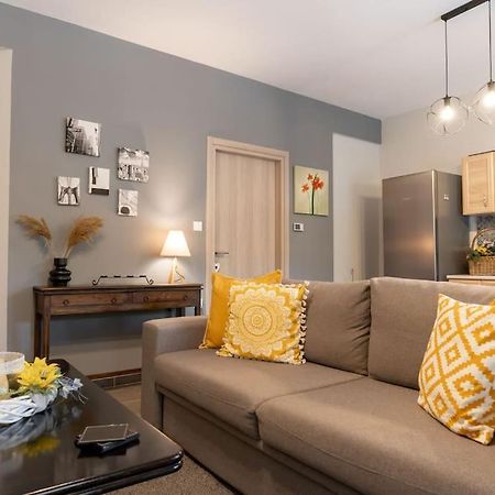 Elenis Cozy Apartment Larissa Bagian luar foto