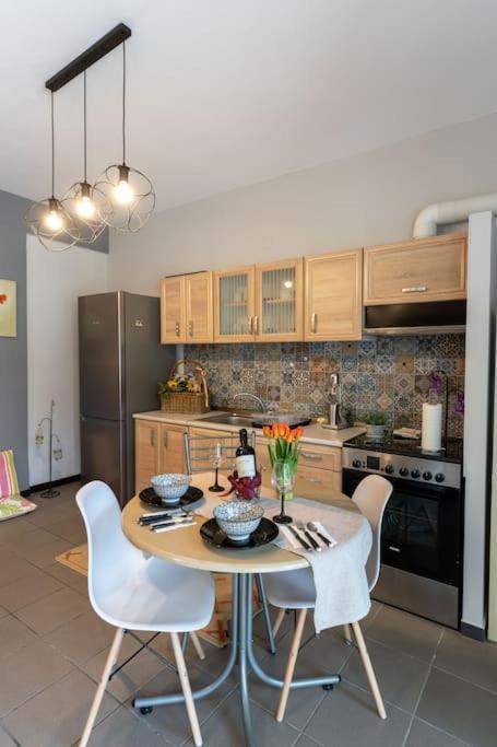 Elenis Cozy Apartment Larissa Bagian luar foto