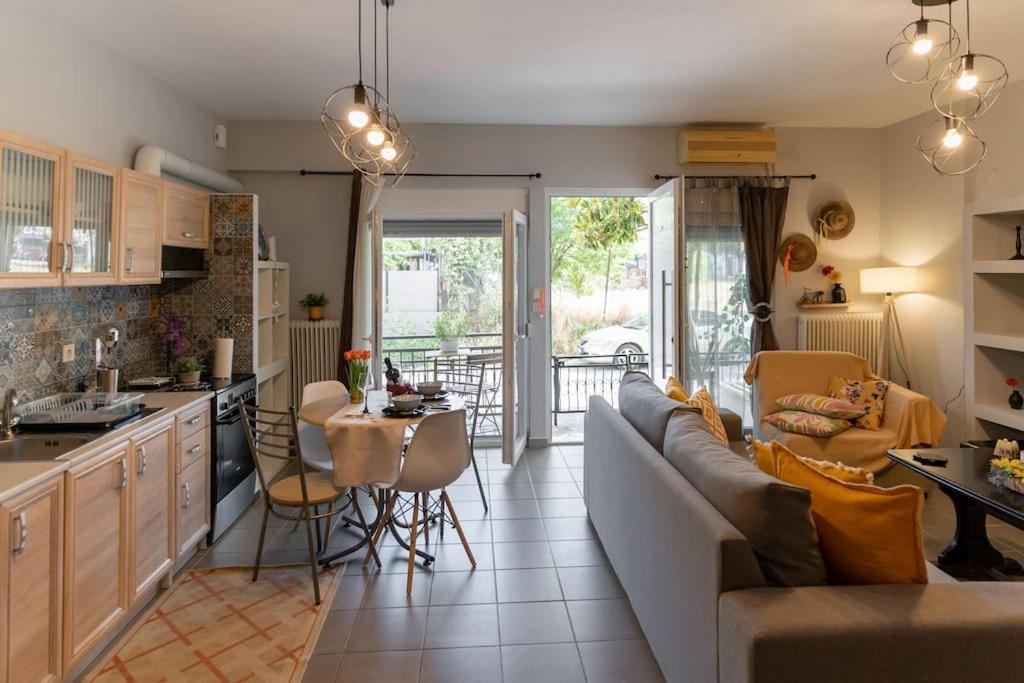 Elenis Cozy Apartment Larissa Bagian luar foto